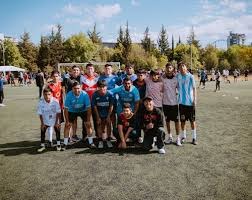 东契奇昨天夸詹姆斯一己之力带队逆转！今天说没詹姆斯难打马刺！